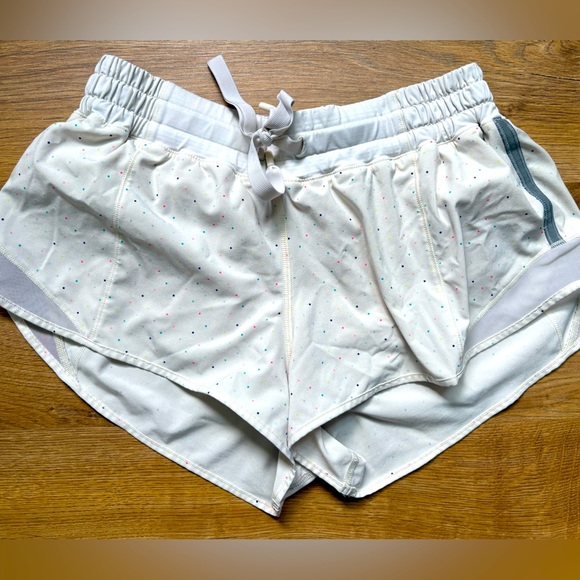 Lululemon Hotty Hot Short - Picture 1 of 6